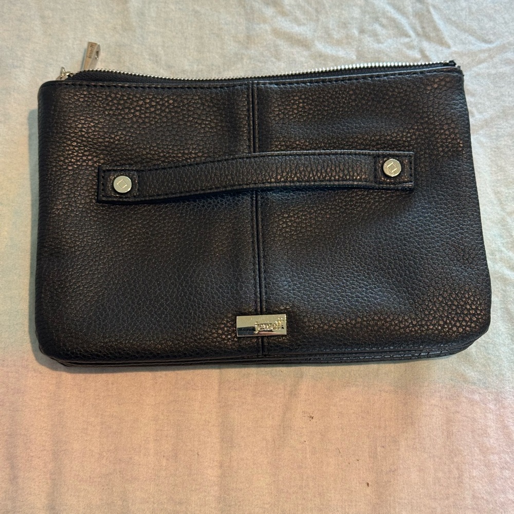 thirty-one Black Clutch Sleek Design